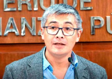 Paz ratifica su decreto y afirma que “no hay plata” para hacerlo gradual