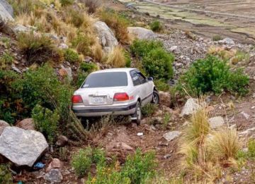Una madre y sus tres hijas se salvan, pero muere el chofer