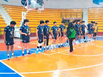 Equipos luchan por el título del torneo de voleibol
