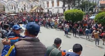 Vecinos marchan y no descartan otras medidas en Potosí 