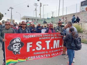 Mineros asalariados instruyen masificar las movilizaciones en La Paz contra el decreto 5503
