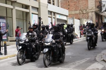 La marcha de la Central Obrera Boliviana (COB) intentó rebasar a la fuerza pública en el intento de ingreso a plaza Murillo