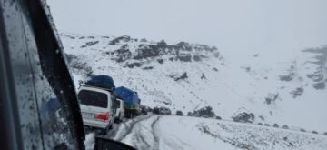 Nevada en la cumbre paraliza el tránsito hacia Los Yungas
