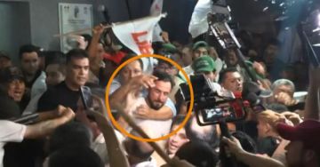 Camachistas agreden a JP Velasco en inmediaciones del TED de Santa Cruz