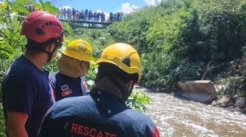Encuentran el cuerpo de un hombre flotando en canal de drenaje en Santa Cruz