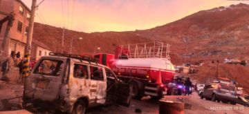 Vehículo termina incinerado en incendio, una persona resultó lesionada FOTO: POLICÍA POTOSÍ