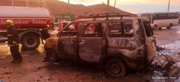 Vehículo termina incinerado en incendio, una persona resultó lesionada