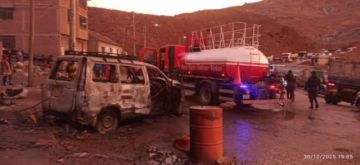 Vehículo termina incinerado en incendio, una persona resultó lesionada FOTO: POLICÍA POTOSÍ