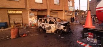 Vehículo termina incinerado en incendio, una persona resultó lesionada FOTO: POLICÍA POTOSÍ