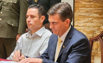 Decreto habilita a Paz gobernar por medios tecnológicos cuando viaje al exterior