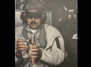 Trump publica una foto de Maduro esposado y con los ojos tapados a bordo de buque de EEUU