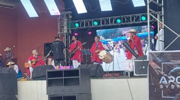 Grupo musical en tarima