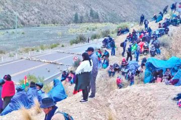 Pobladores anuncian el bloqueo del principal camino Potosí - Sucre 