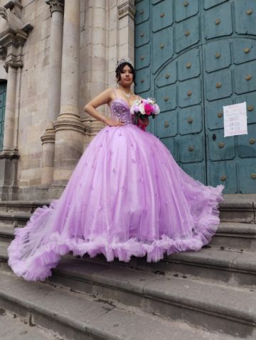 Niñas y adolescentes muestran belleza y atuendos hermosos en Potosí