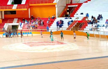 Doce equipos luchan por los títulos del campeonato navideño de futsal