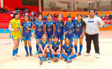 Saca Chispas Crack campeonas en la sub 16 damas.