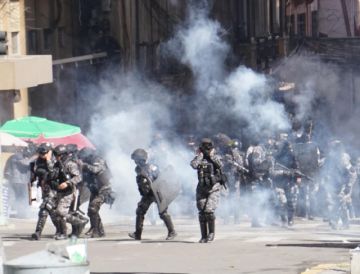 Hay enfrentamientos en La Paz durante marcha de la COB por la abrogación del DS 5503