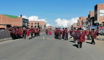 Campesinos instalan puntos de bloqueo en carreteras de La Paz