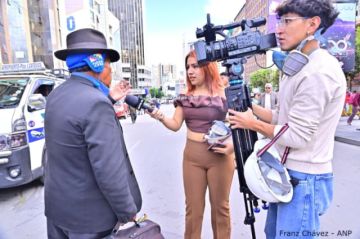 Denuncian que manifestantes atacan a reporteros durante protesta de la COB