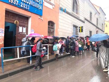 Inscripción escolar en una unidad educativa de la ciudad de Potosí en 2025.