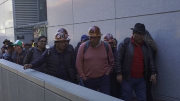 Gobierno critica a la COB por retirarse de las mesas de diálogo 
