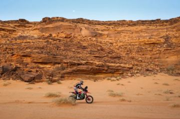 Rally Dakar: el español Tosha Schareina gana su segunda etapa consecutiva y es nuevo líder en motos