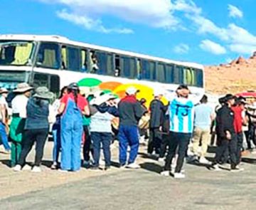 Bloqueos de caminos aíslan rutas clave entre Potosí, Oruro y Chuquisaca 