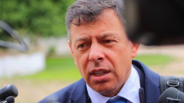 Una ley no puede derogar un decreto de política económica, afirma presidente del Senado