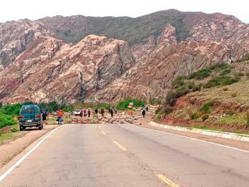 Potosí: Cinco bloqueos cortan la conexión con  Chuquisaca y Oruro