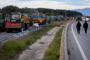 Agricultores franceses bloquean autopistas en contra del acuerdo de Mercosur