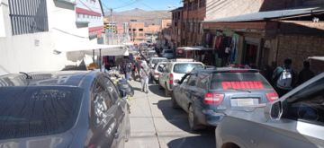 Ante ausencia de buses, taxis salen a las calles para el transporte de la población