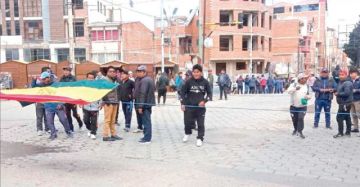 Se complica conflicto de los pasajes con paro y bloqueo de los choferes