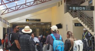 Un grupo de 33 peruanos es evacuado a La Paz tras bloqueo de carreteras en Uyuni