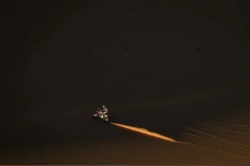 Rally Dakar: los españoles Roma, Sainz y Schareina toman el mando