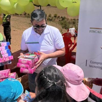 Fiscalía de Potosí agasaja a niñas y niños de varios municipios