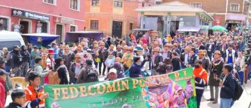 Participaron cooperativas con sus Tata Q'aqchas.