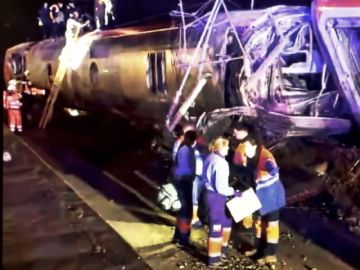 21 fallecidos y decenas de heridos al descarrillar dos trenes de alta velocidad en Córdoba