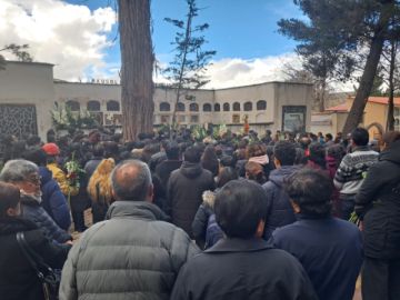 Tras la misa de cuerpo presente, el sepelio fue en el Cementerio General de Potosí, a donde llegaron los familiares y amigos de Cortéz.