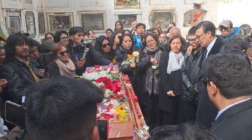 Tras la misa de cuerpo presente, el sepelio fue en el Cementerio General de Potosí, a donde llegaron los familiares y amigos de Cortéz.