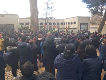 Tras la misa de cuerpo presente, el sepelio fue en el Cementerio General de Potosí, a donde llegaron los familiares y amigos de Cortéz.