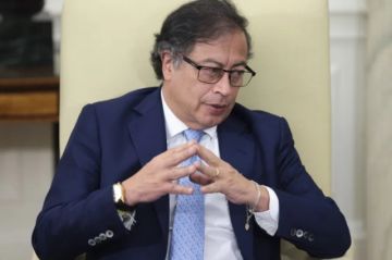 Petro elimina la prima especial de casi 3.700 dólares mensuales a los congresistas de Colombia