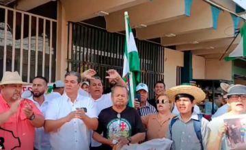 Cívicos de Santa Cruz protestan en el INRA contra los avasallamientos