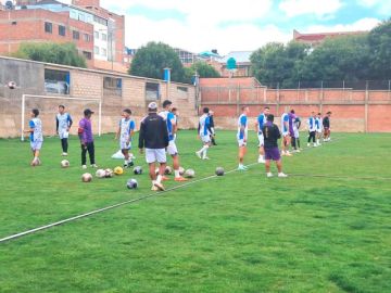 El técnico Ferreira fortalece el trato del balón de Real