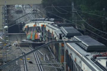 Un muerto y 37 heridos al chocar un tren con un muro caído a la vía en España