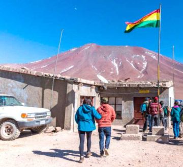 Chile cierra frontera y afecta  paso de turistas desde Bolivia