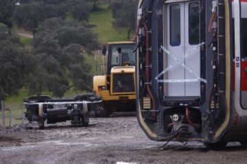 Retiran de las vías los últimos restos del tren Alvia siniestrado en Adamuz