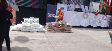 El gobierno nacional entrega alimentos a los municipios afectados por desastres naturales en Potosí