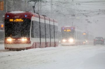 Toronto, la mayor ciudad de Canadá, paralizada por la caída de 60 centímetros de nieve