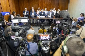 Exiliada, presa o marginada: la oposición a la que el chavismo propone diálogo