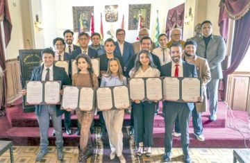 Jóvenes reciben el título de ‘Ciudadano Predilecto’